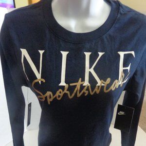 Nike Sportswear T-shirt. New. Womens Size: Small